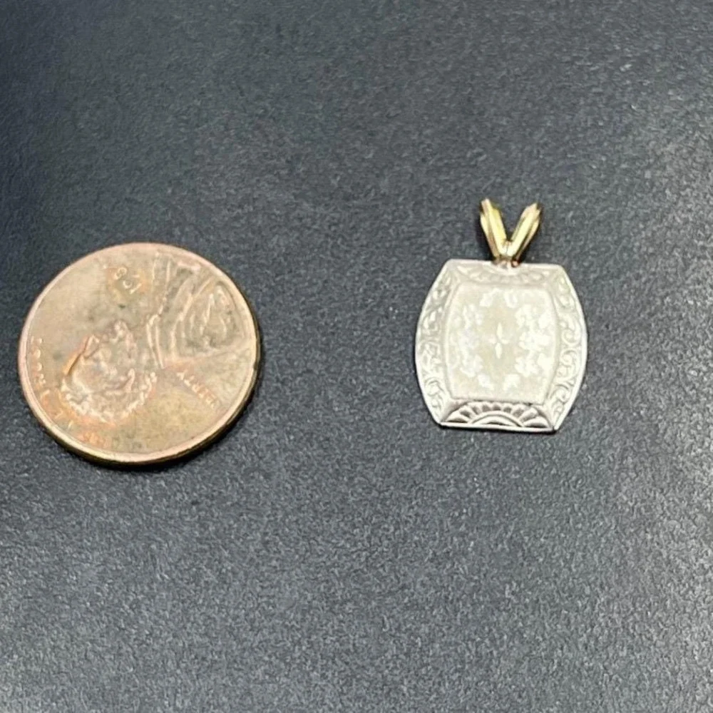Vintage 14K Two-Tone Gold Ornate Floral Engraved Rectangular Pendant Charm 1.08g